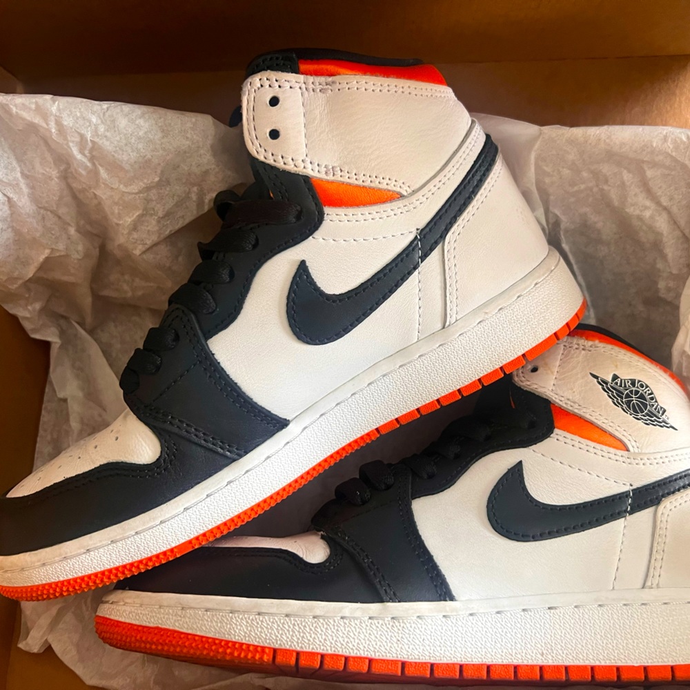 Air Jordan 1 Retro High OG’ Electro Orange